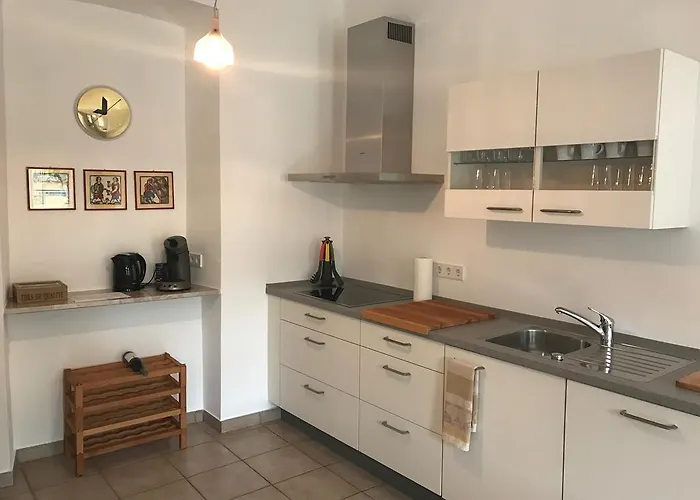 Herrenhaus - Weingut Freiherr V. Landenberg *