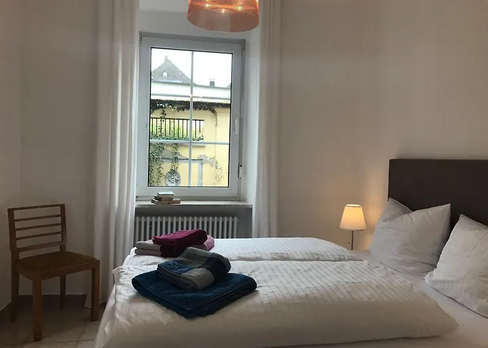 Herrenhaus - Weingut Freiherr V. Landenberg *